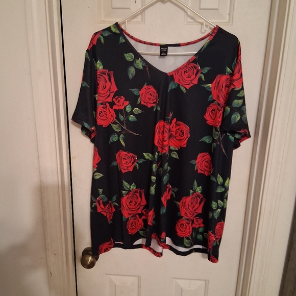 Floral Black and Red Women's Top - Picture 3 of 9